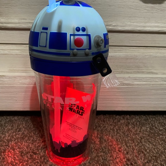Star Wars Galaxy’s Edge 2019 Landing R2D2 Droid Light Up Sipper Cup - Picture 7 of 7